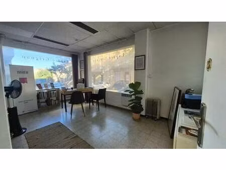 location commerce 75 m²