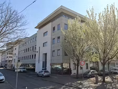 location commerce 100m² à 360m²