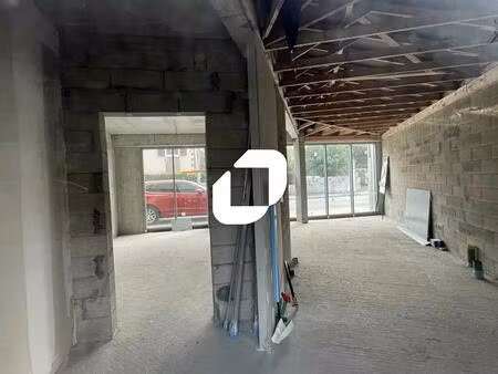 location commerce 55 m²