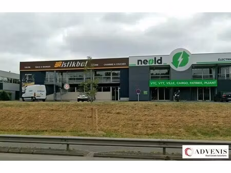 location commerce 900 m²