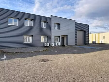 location commerce 244 m²