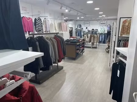 location commerce brest 29200 170m²