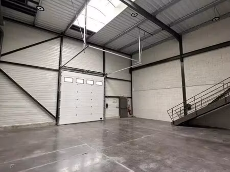 location commerce 650 m²