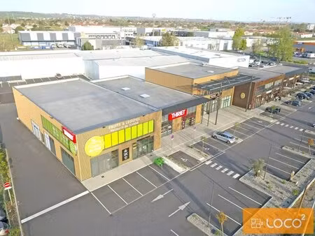 location commerce 459 m²