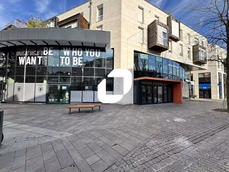 location commerce 329 m²