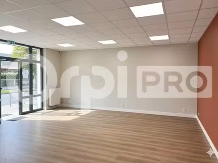 location commerce la rochelle 17000 53m²