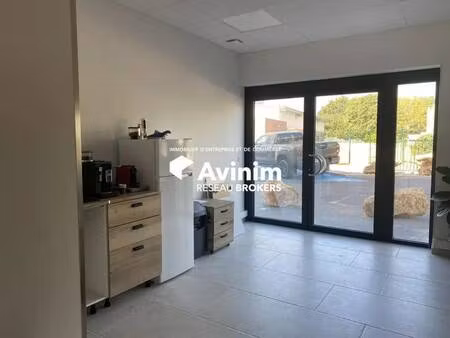 location commerce 60 m²