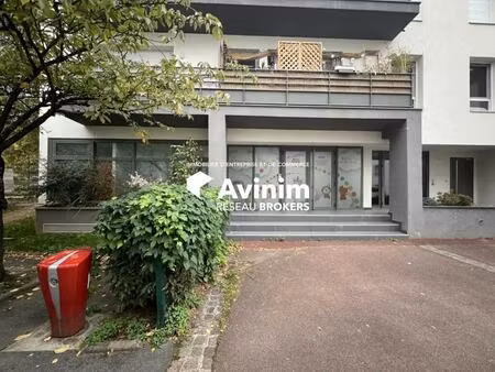 location commerce 220 m²