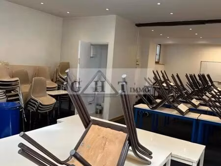 location commerce 60 m²