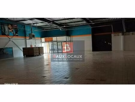 location commerce 180 m² à 710 m²