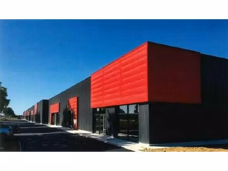 location commerce 390 m² à 901 m²