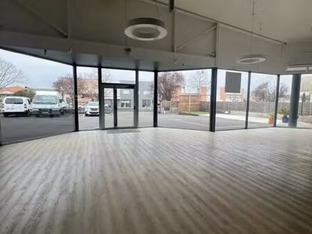 location commerce 270 m²