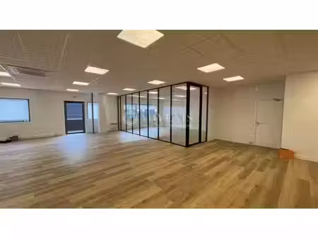 vente bureaux ferrières-en-brie 77164 176m² à 705m²