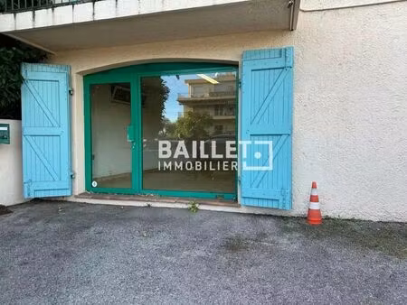 location commerce antibes 06600 50m²