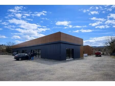 location commerce 357 m²