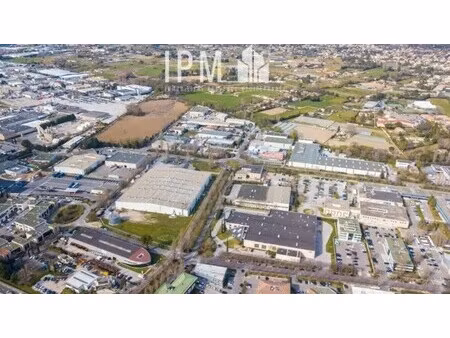 location commerce aubagne 13400 200m²