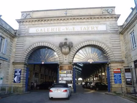 location commerce 713 m²