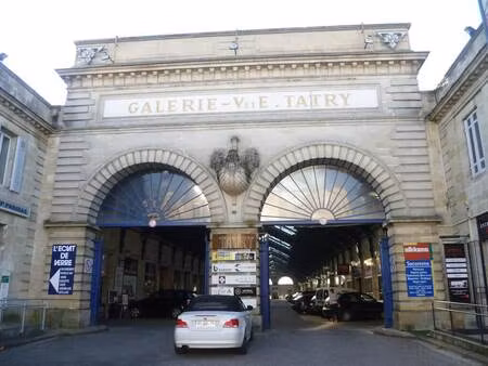 location commerce bordeaux 33300 713m²
