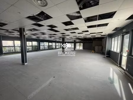 location commerce eguilles 13510 380m²