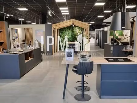 location commerce 600 m²