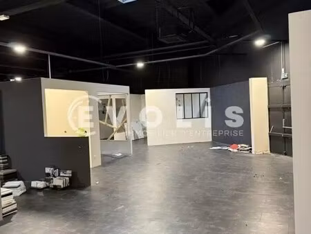 location commerce 219 m² à 501 m²