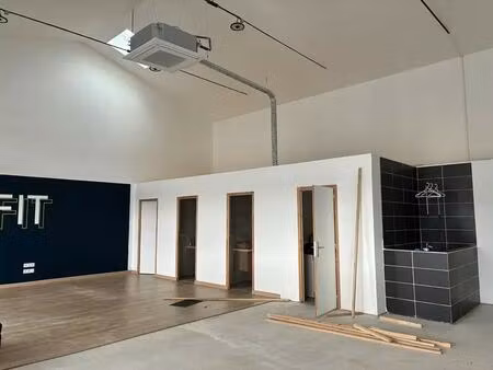 location commerce 100 m²