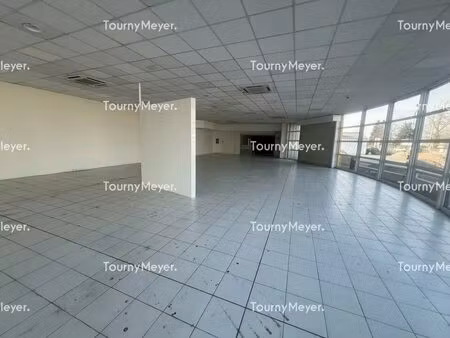 location commerce 554 m²