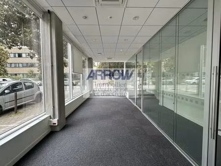 location commerce 323 m²