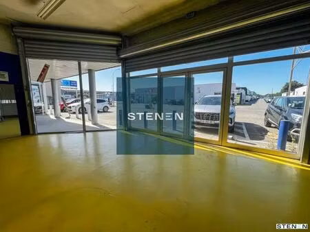 location commerce orange 84100 602m²