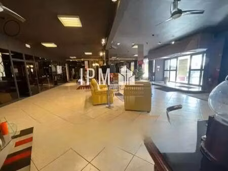 location commerce port-de-bouc 13110 230m²