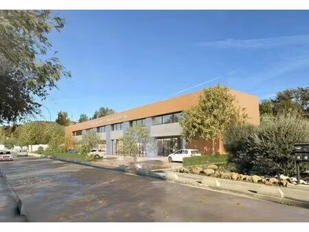 location commerce 138 m²