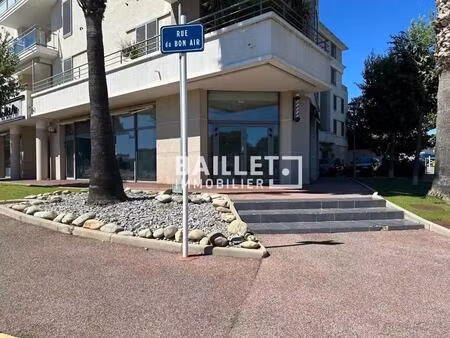 location commerce 165 m²