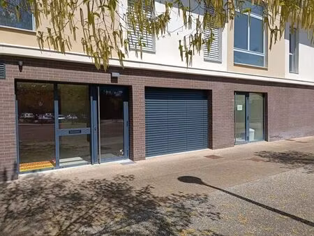 location commerce charolles 71000 61m²