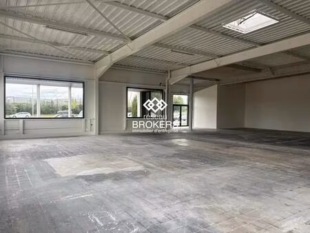 location commerce 477 m²