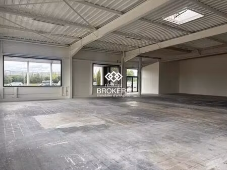location commerce chateaubriant 44110 477m²