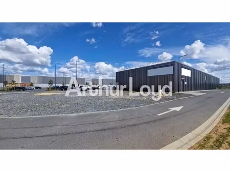 location commerce 708 m²