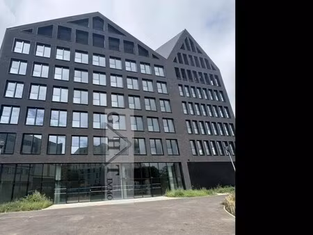 location commerce 296 m²