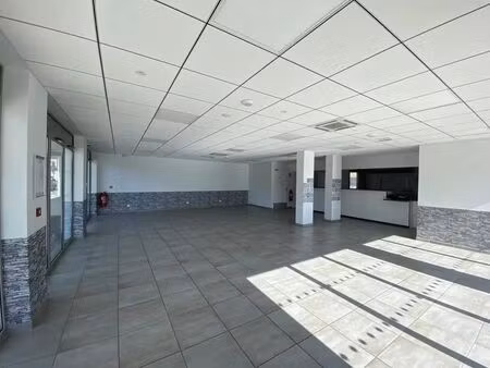 location commerce les avenieres veyrins thuellin 38000 141m²