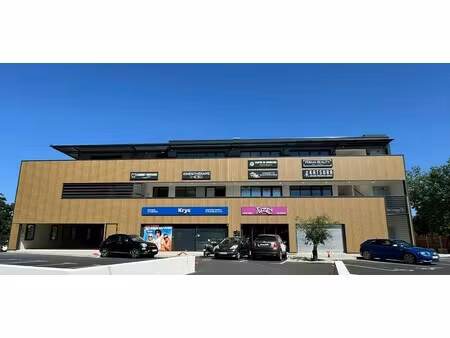 location commerce 249 m²