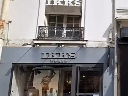 location commerce 180 m²