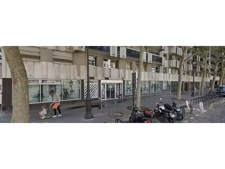 location commerce 2 038 m²