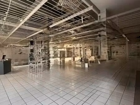 location commerce 1 100 m²