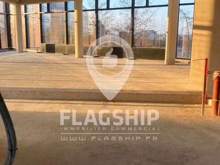 location commerce 281 m²