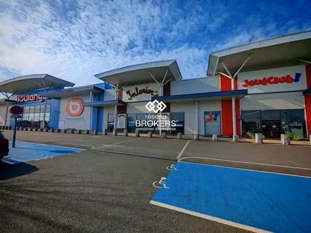 location commerce 700 m²