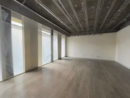 location commerce 182 m²