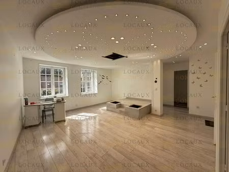 location commerce 93 m²