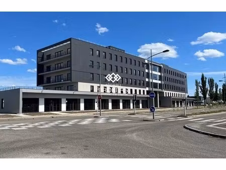 location commerce 357 m²