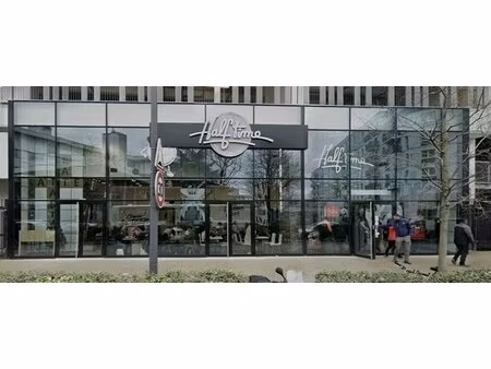 location commerce 220 m²