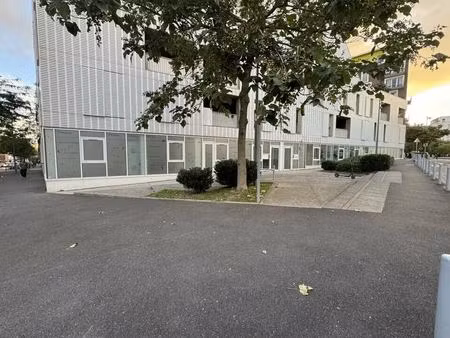 location commerce 170 m²