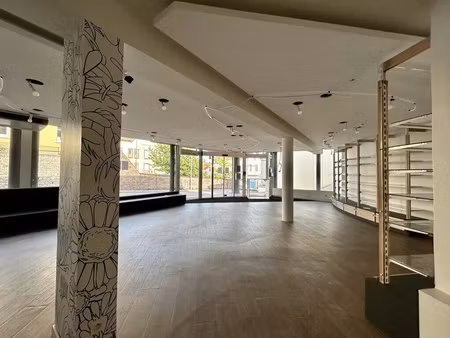 location commerce 100 m² à 180 m²